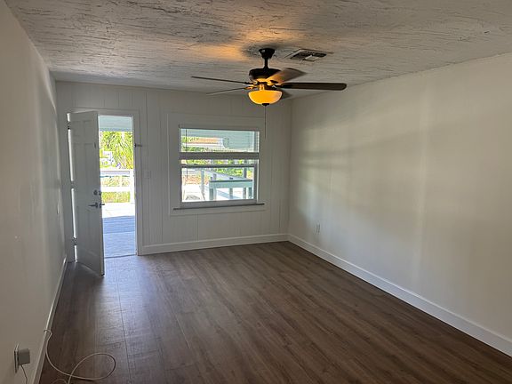 3rd image of 2573 NE Palm Ave #A