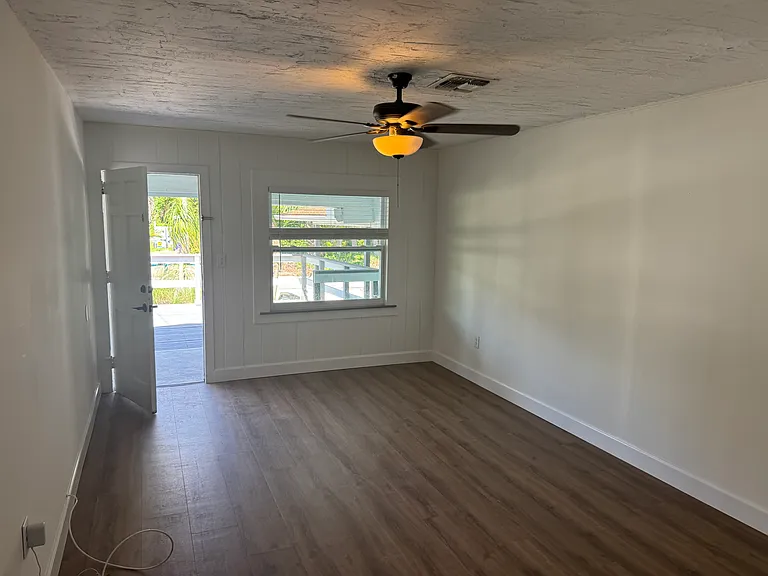 2573 NE Palm Ave #A — Photo 3