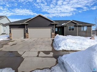 808 N Copper Ave, Brandon, SD 57005