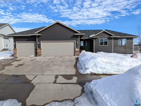 808 N Copper Ave, Brandon, SD 57005