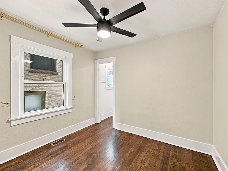 2630 N York St — Photo 15