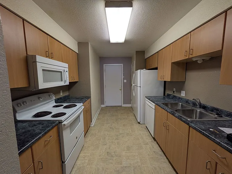 Alpine Circle Apartments — Photo 19