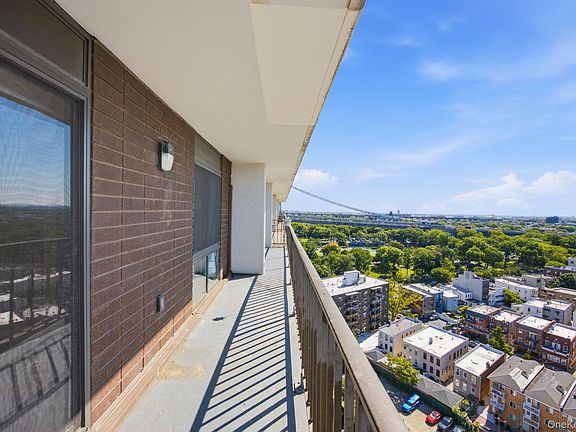 3rd image of 25-40 Shore Boulevard
