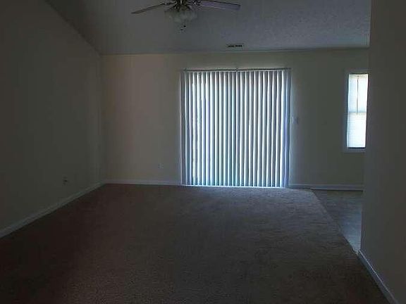 4th image of 101 Legare Ct