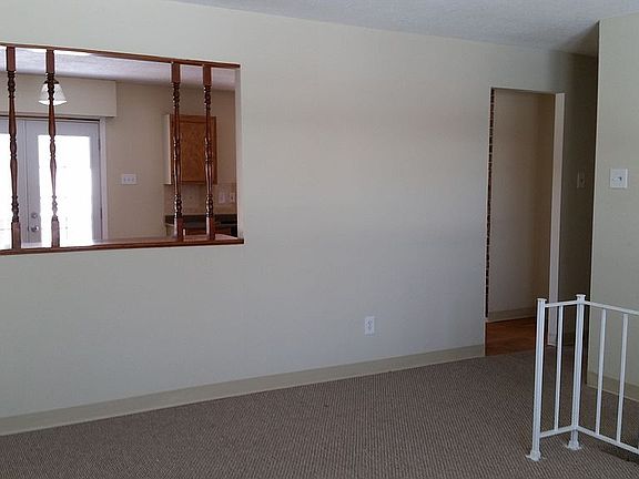 4th image of 9536 Winkler Dr