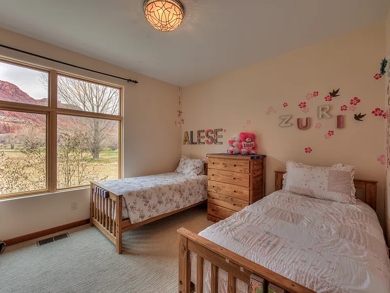 425 E Amber Ln — Photo 14