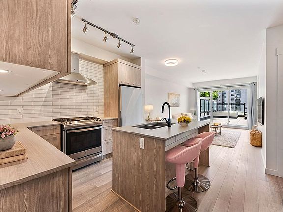 2nd image of 1012 Auckland St #209