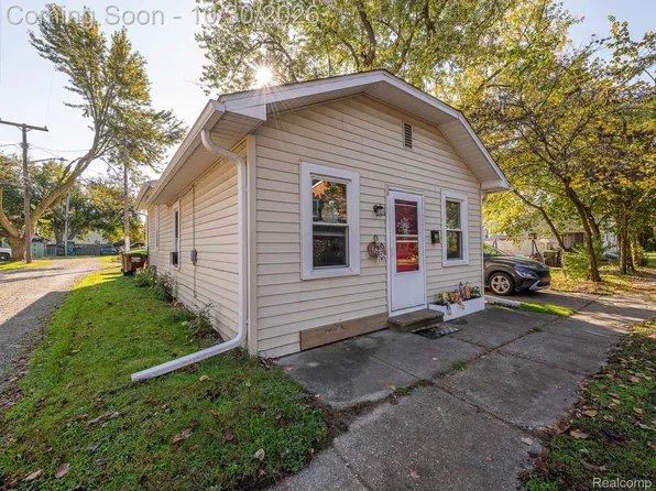 615 Hubble St, Monroe, MI 48161