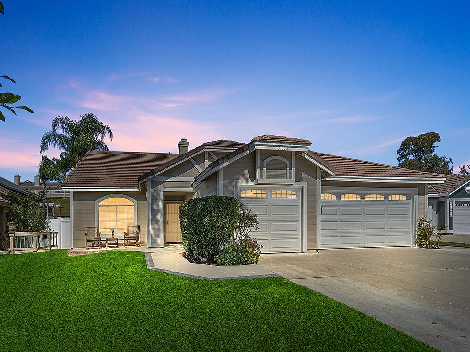 A turn-key home that sparkles and best central location. Walk to Temecula Valley High School, the sports park, shopping, and easy freeway access.