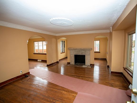 3rd image of 18115 Roselawn St #1