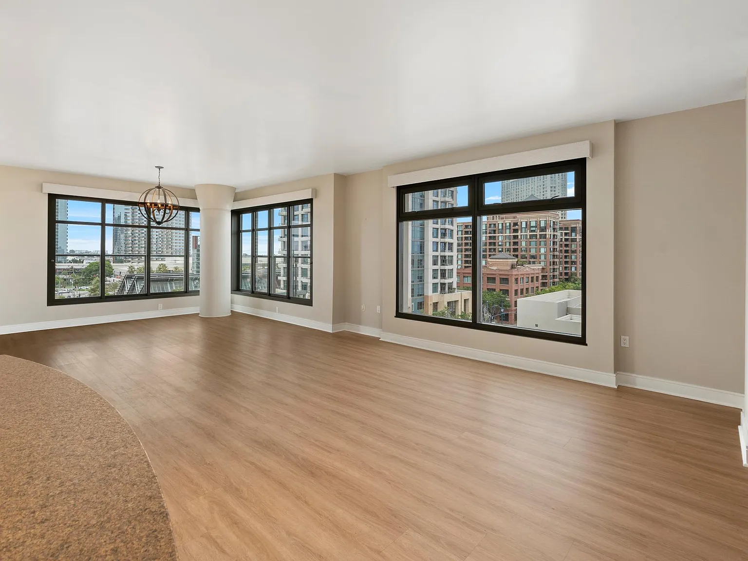 2 bed, 2.5 bath, 1295 sqft, $4,900 — Photo 3