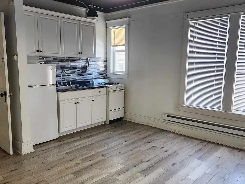 15 3rd St SE #108