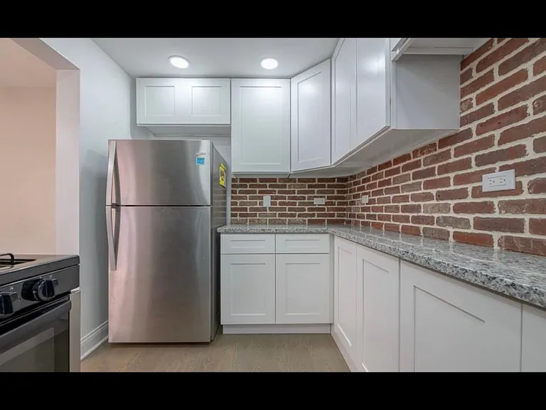 7306 N Winchester Ave #301 — Photo 16