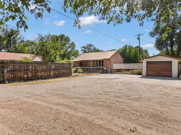 826 E Fairview Ln, Espanola, NM 87532