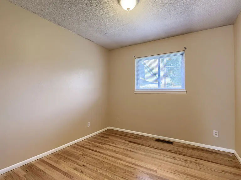 3006 Hudson St — Photo 8