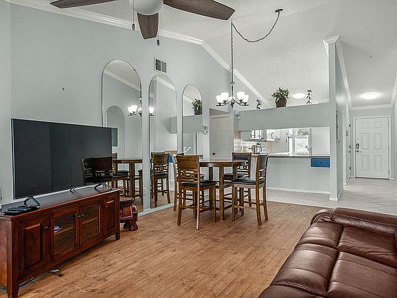3rd image of 306 Stephen Dr