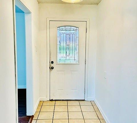 3rd image of 2229 Cambridge Dr