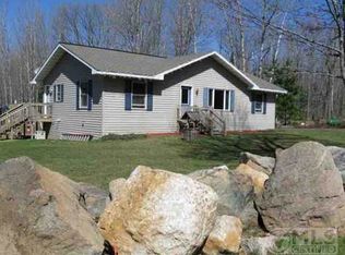 W8108 Becker Dr, Iron Mountain, MI 49801