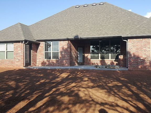 2nd image of 3310 S Black Oak Dr