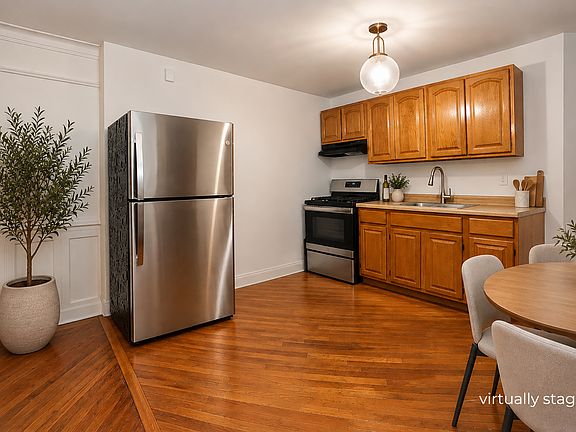 4th image of 581 Hancock St