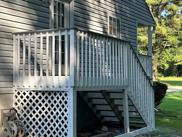 Side Deck to kitchen