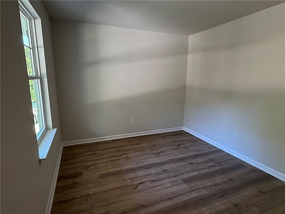2nd image of 216 Hamilton St