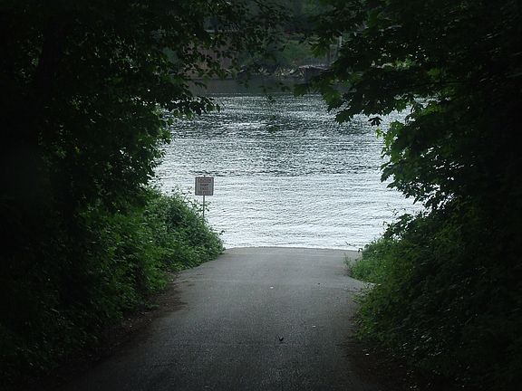 3 blocks to river/ramp