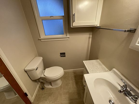 5th image of 3311 W Alameda Ave E