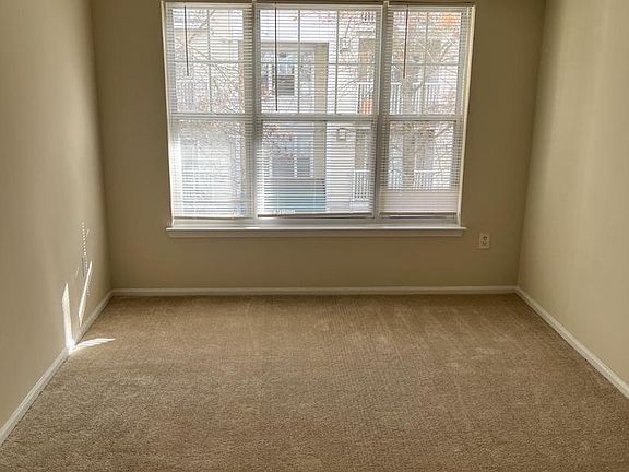 5th image of 13900 Farnsworth Ln APT 4301