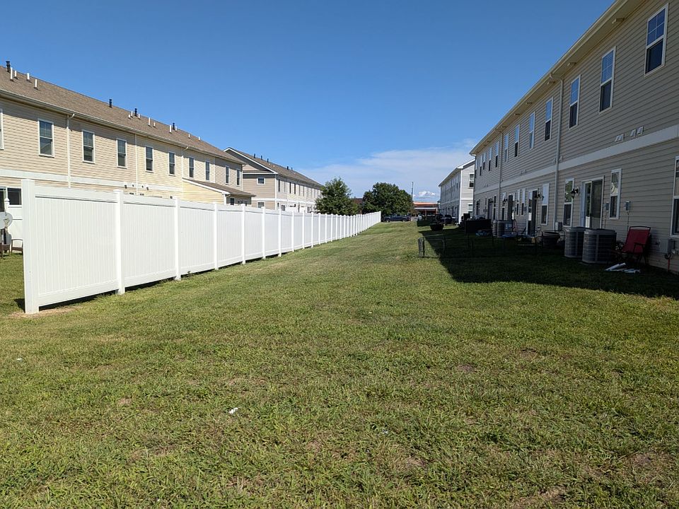 2nd image of 23539 Linkside Dr