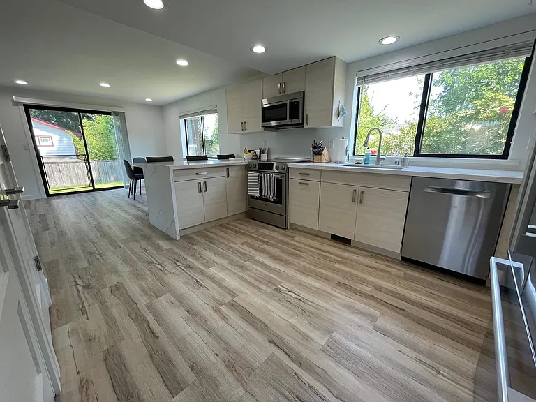 2720 NE 21st St — Photo 2