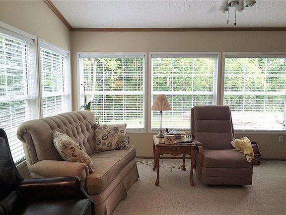 3rd image of 520 Heritage Ln