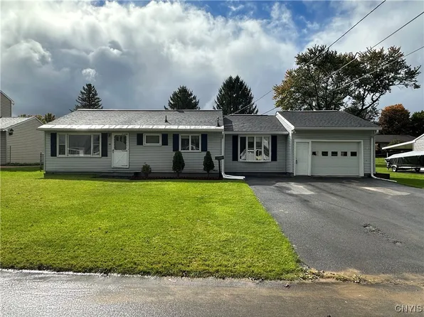 10 Cedar Ln, New York Mills, NY 13417