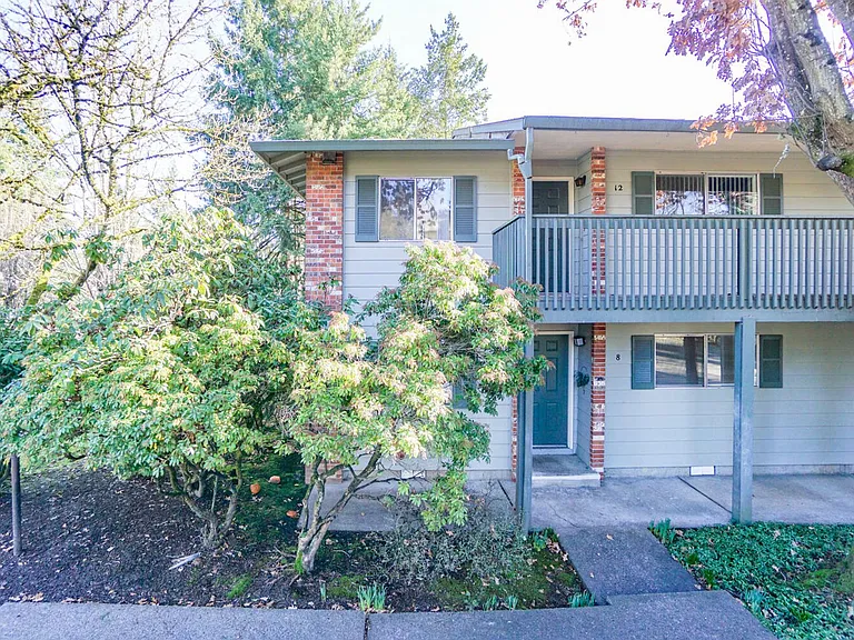 Charwin Court Apartments — Photo 42