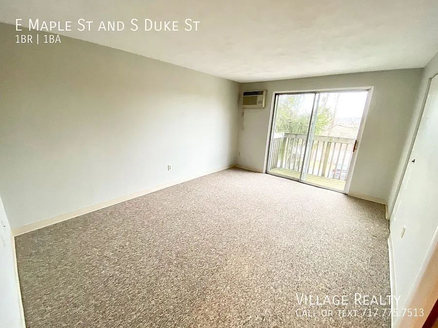 Few steps! Cozy end-unit 1-Bed apartment with balcony! — Photo 4