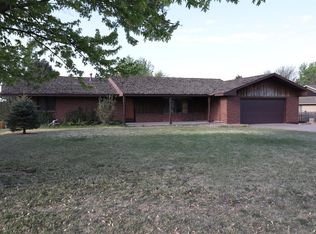 1724 Crestway Dr, Garden City, KS 67846
