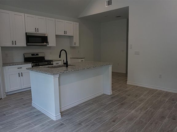 3rd image of 11851 Nelwood St