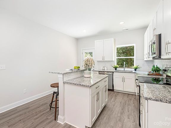 5th image of 705 E 3rd Ave