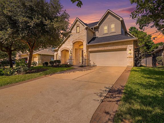 2nd image of 30 Shaded Arbor Dr