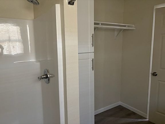 5th image of 800 Deahl St #B