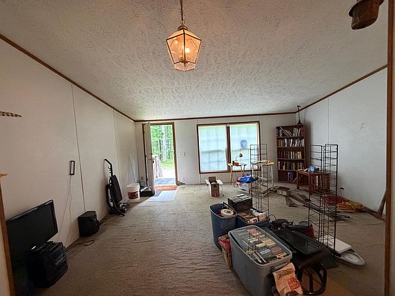 5th image of 42680 Leigh Dr