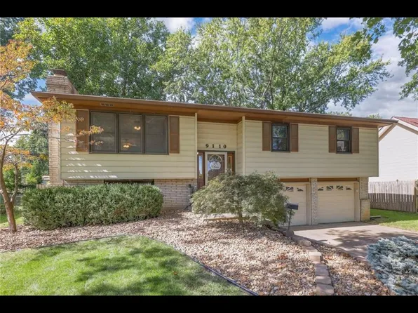 9110 Farley Ln, Overland Park, KS 66212
