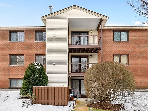 3rd image of 189 Littleton Rd Unit 11