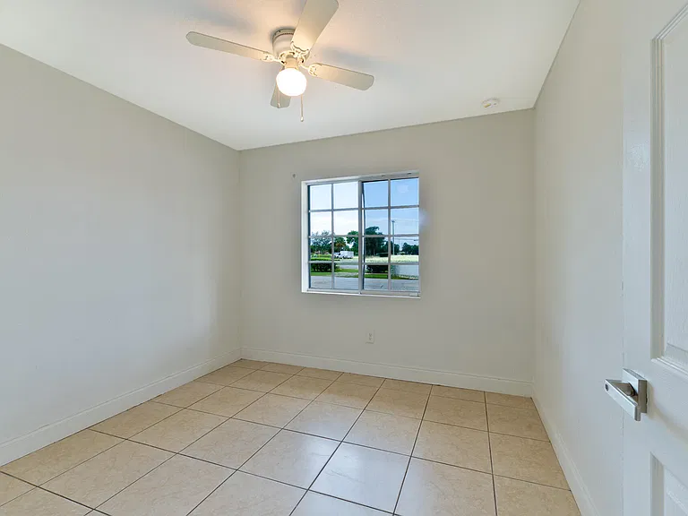 289 SW 3rd Ct — Photo 22