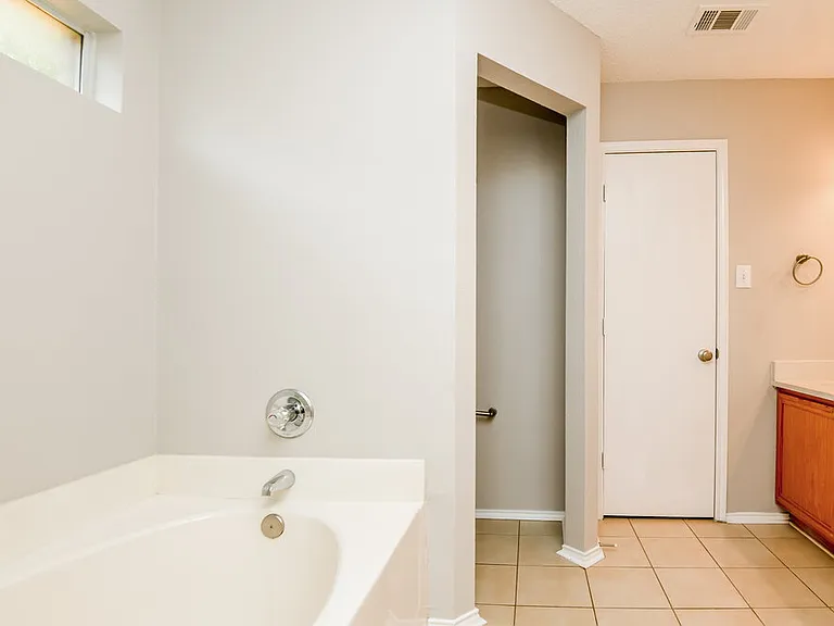 1706 Tonya May Ln — Photo 12
