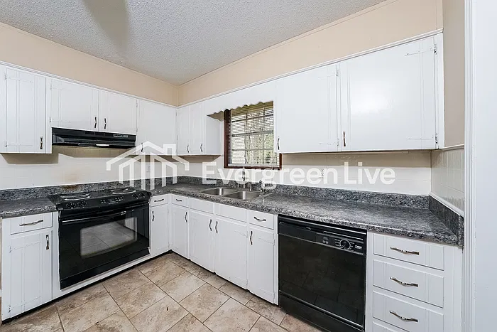3 bed, 2.0 bath, 1456 sqft, $1,145 — Photo 4