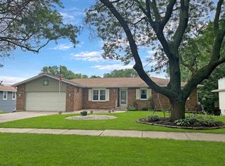 2034 Cimarron Dr, Freeport, IL 61032