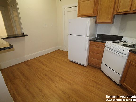 5th image of 1589 Beacon St APT 14