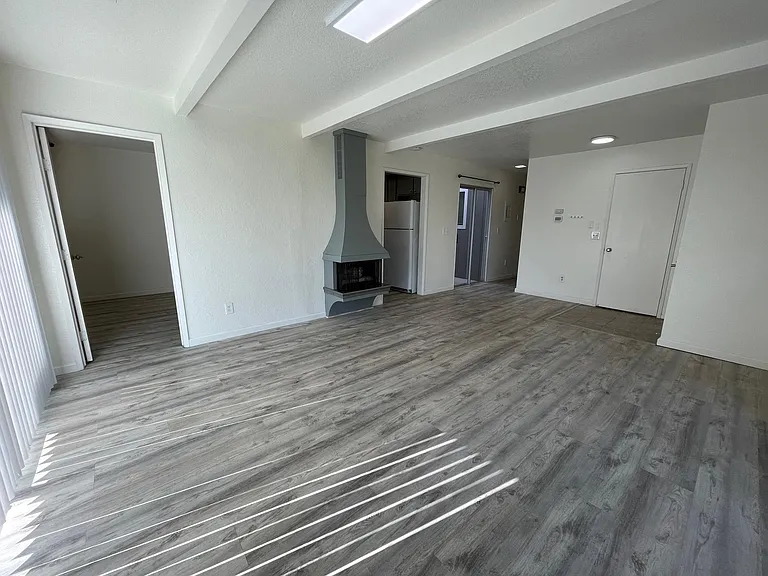 1362 E Oak Ave — Photo 4