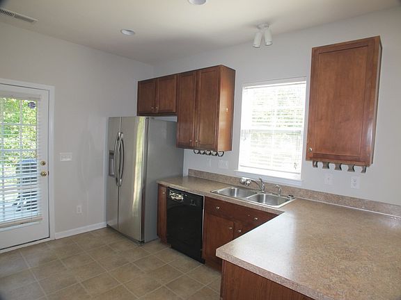 4th image of 3235 Hiram St